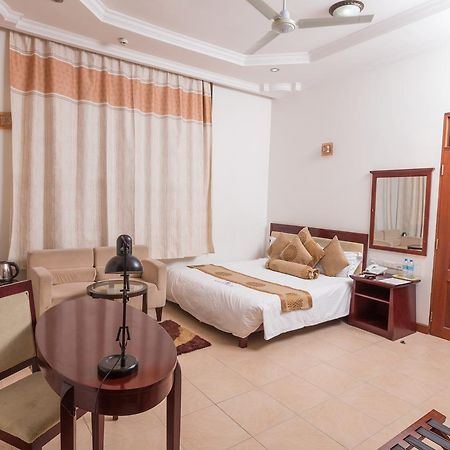 Hotel De Mag Dar es Salaam Bagian luar foto