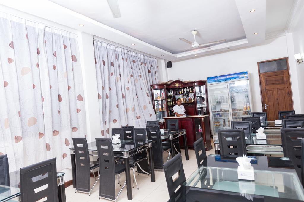 Hotel De Mag Dar es Salaam Bagian luar foto