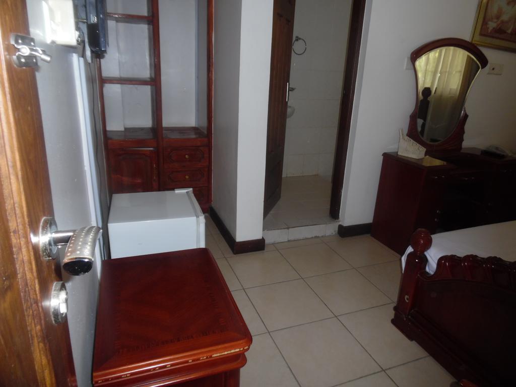 Hotel De Mag Dar es Salaam Bagian luar foto