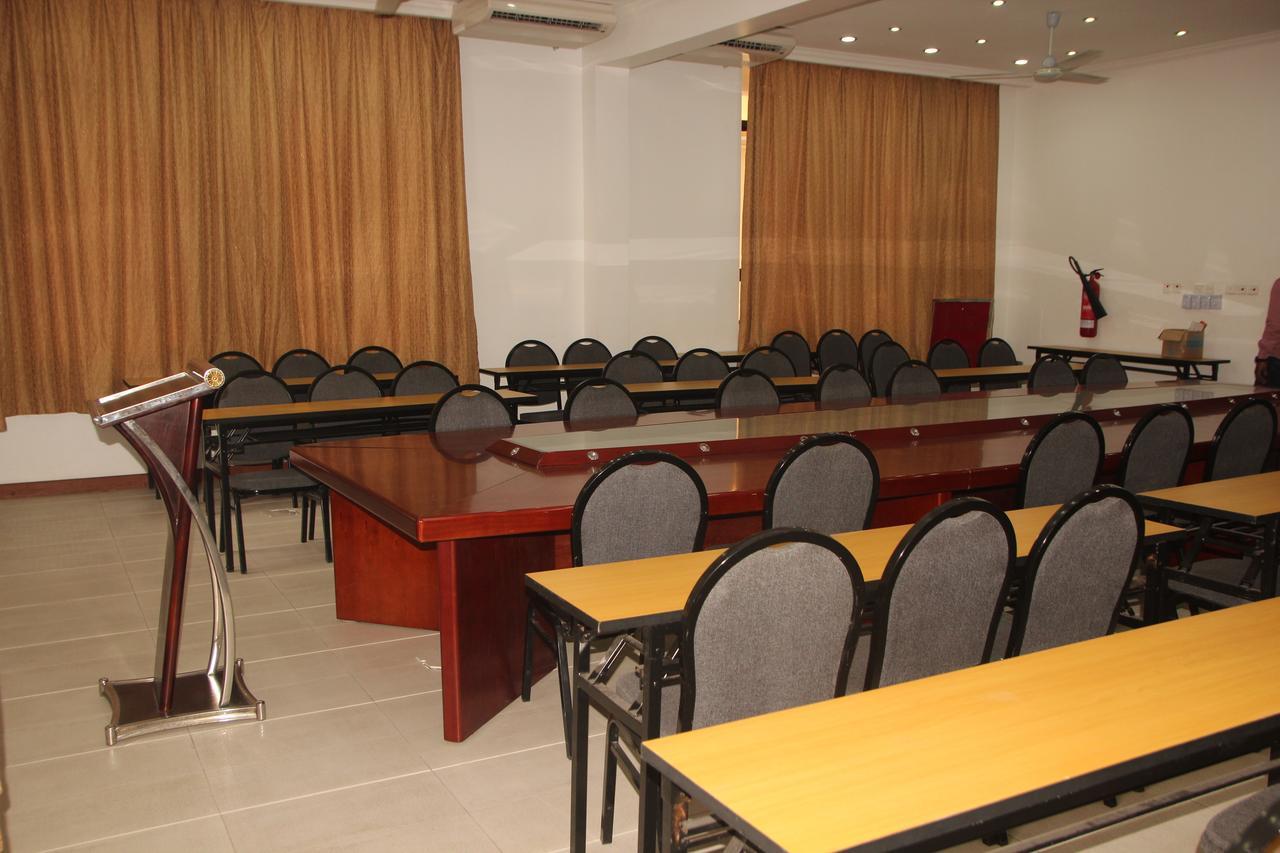 Hotel De Mag Dar es Salaam Bagian luar foto