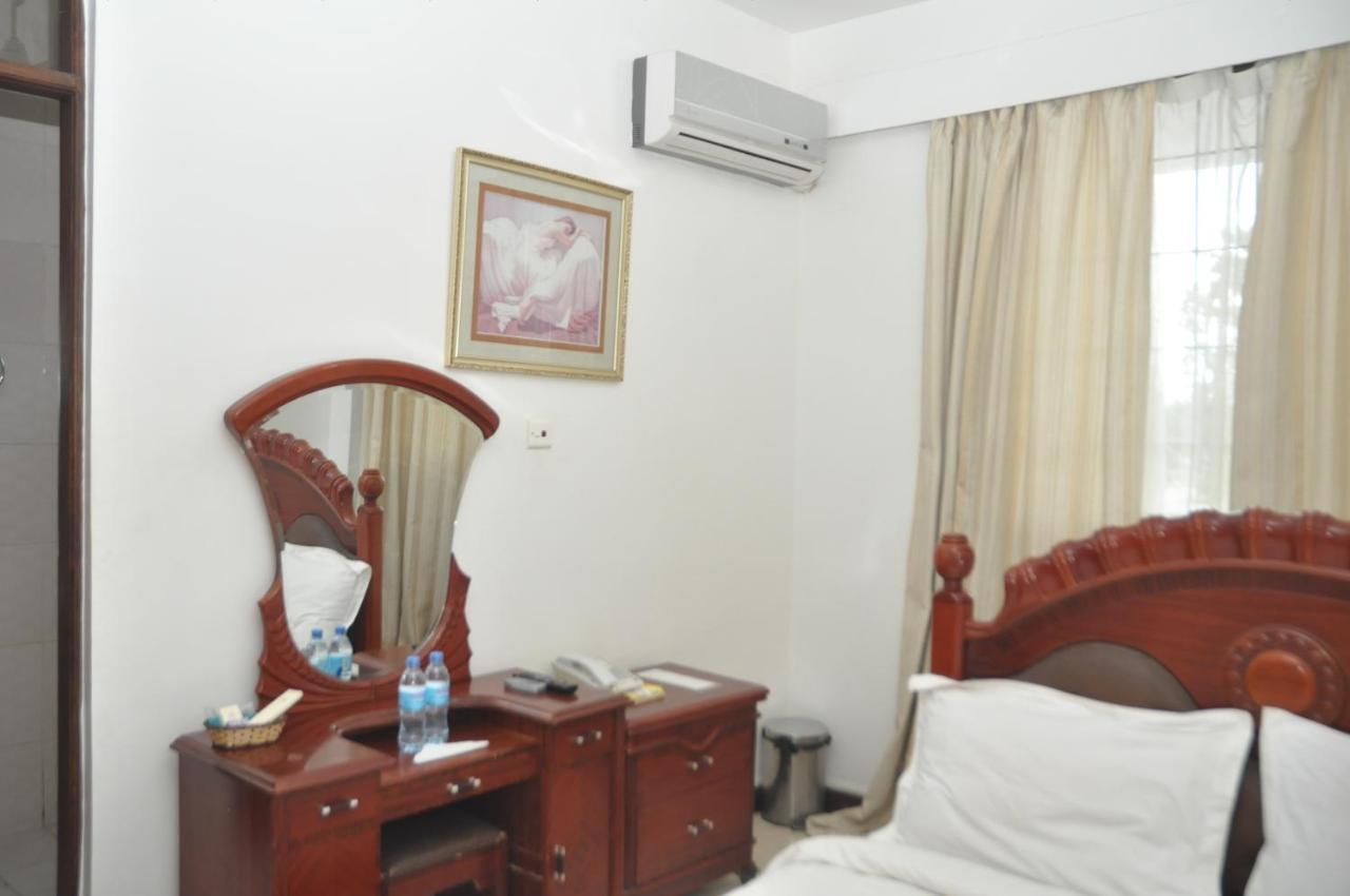 Hotel De Mag Dar es Salaam Bagian luar foto